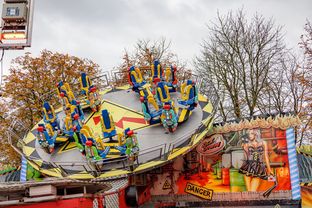 Kick Down (Landwermann) - Fahrgeschäft - Bilder - Kick Down (Landwermann) -  Fahrgeschäft auf der Kirmes - Bildergalerie