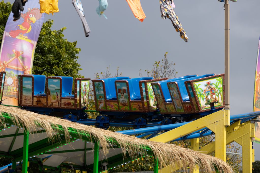 Die Familienachterbahn Coco Beach  macht noch kurz eine Probefahrt. • © ummet-eck.de