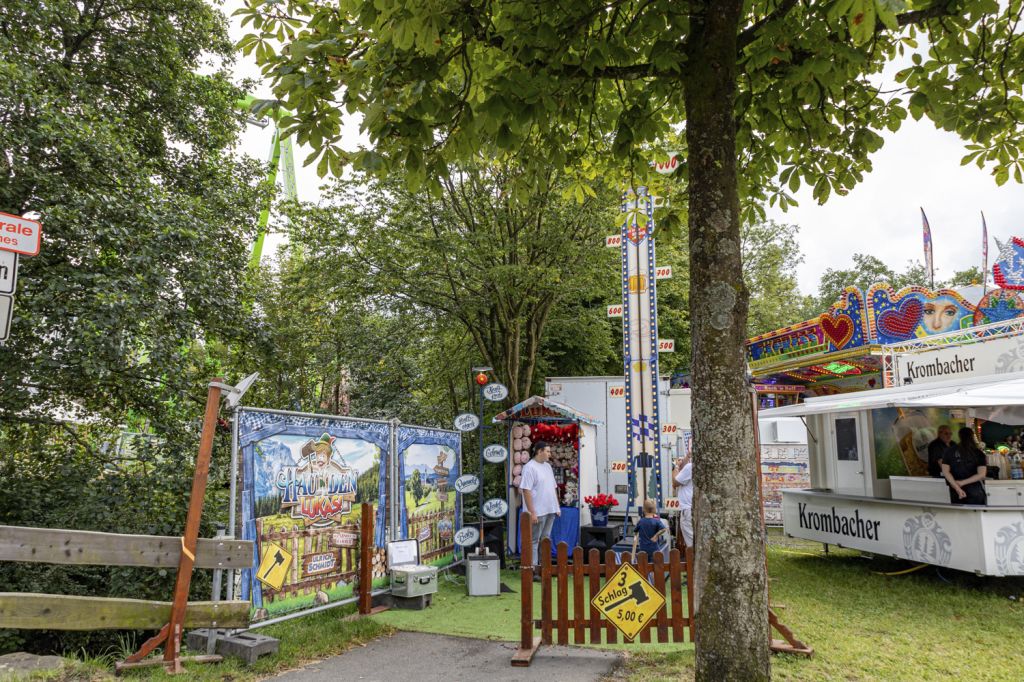 Und auch immer dabei: Hau den Lukas neben der Brücke über den Bach. • © ummet-eck.de