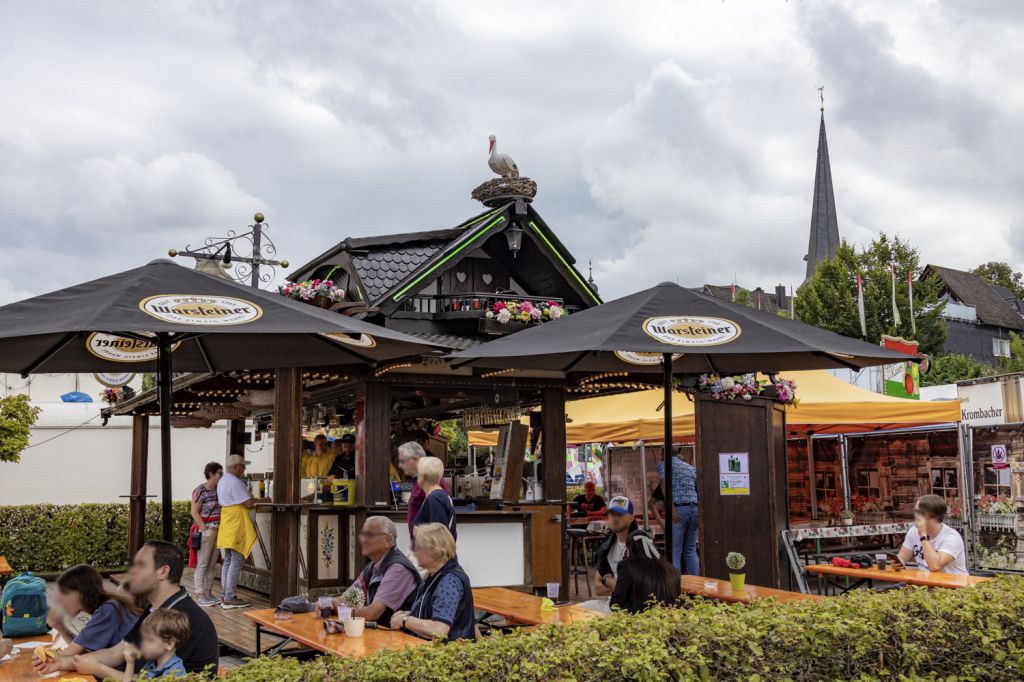 Viele, sehr viele Gelgenheiten zum Essen und Trinken. • © ummet-eck.de