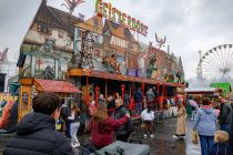 Geisterdorf (Fellerhoff) - Geisterbahn auf der Kirmes - Eine richtige Geisterbahn - nicht nur ein Grusel-Laufgeschäft - ist das Geisterdorf.  • © ummeteck.de - Christian Schön