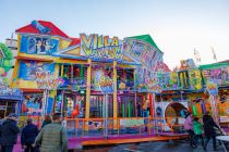 Die Villa Wahnsinn ist eines der Laufgeschäfte auf der Kirmes in Soest. • © ummeteck.de - Christian Schön