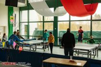 950 Jahre Valbert - Feier 2023 - TSG Valbert - Die Tischtennis-Abteilung des TSG Valbert hatte zwei Platten aufgestellt, die rege genutzt wurden. In der Ebbehalle findet übrigens auch eins der wöchentlichen Trainings statt. • © ummet-eck.de - Christian Schön