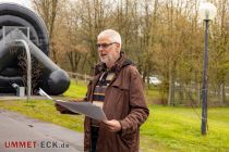 950 Jahre Valbert - Feier 2023 - Bilder - Jörg Simon hatte dann noch ein bisschen Freude zu verschenken.  • © ummet-eck.de - Christian Schön