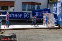 950 Jahre Valbert - Bilder von Sonntag, 30. April 2023 - Die Kids konnten sich beim Eishockey versuchen. • © ummet-eck.de - Silke Schön