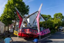 Bungee-Trampolin für Kids - Ebenfalls am Bahnhof gibt es noch ein Bungee Trampolin sowie ... • © ummet-eck.de / christian schön