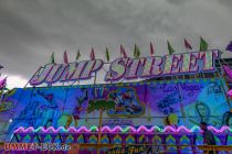 Jump Street (Welte) - Fahrgeschäft - Kirmes - 18 Personen könenn nebeneinander Platz nehmen und sich dann bei coolen Licht- und Soundeffekten hin und her, rauf und runter schunkeln lassen. • © ummet-eck.de - Schön