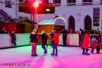 Attendorn - Martini-Markt - Die Eisbahn ist zwischen dem 04. und 09. November 2022 nutzbar. • © 