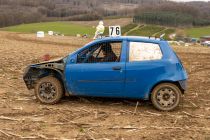 Bilder Stoppelfeldrennen Ebberg 2023 - Und diesen Fiat Punto kann man auch noch erahnen. • © ummet-eck.de / christian schön