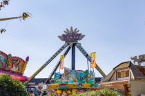 Herbstkirmes 2024 - Wermelskirchen- Bilder - Auf dem Schwanenplatz findest Du auch die Riesenschaukel Rocket.  • © ummet-eck.de