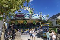 Herbstkirmes 2024 - Wermelskirchen - Bilder Schwanenplatz - Auch der Hawaii Swing lädt am Schwanenplatz zu einer rasanten Fahrt ein. • © ummet-eck.de