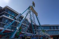 Herbstkirmes 2024 - Wermelskirchen - Bilder Lochesplatz - Dort steht die Schiffsschaukel Nessy. • © ummet-eck.de