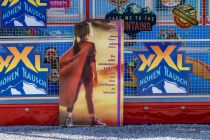 XXL Höhenrausch (Goetzke) - Fahrgeschäft - Bilder 2023 - Kleine Helden dürfen erst ab einer bestimmten Größe mitfahren. • © ummet-eck.de / kirmesecke.de