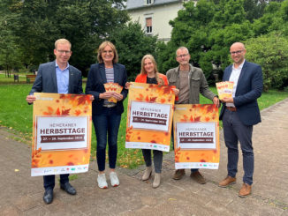 Sponsoren und Veranstalter präsentieren die Hemeraner Herbsttage 2024. // Foto: Stadt Hemer/Czech