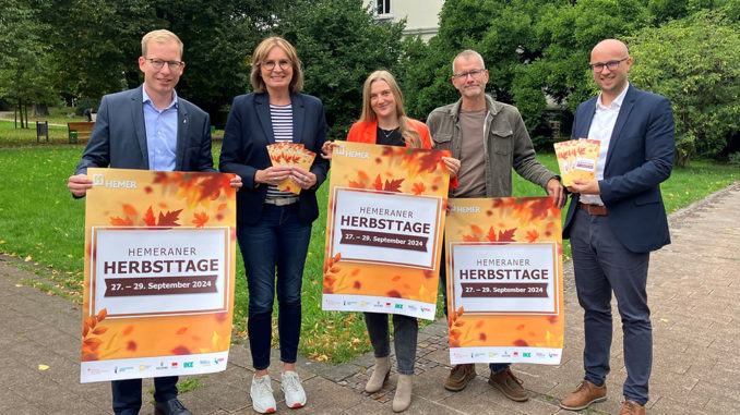 Sponsoren und Veranstalter präsentieren die Hemeraner Herbsttage 2024. // Foto: Stadt Hemer/Czech