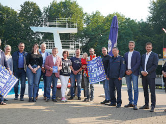 Bürgermeister Werner Arndt freut sich gemeinsam mit dem Organisationsteam sowie den Sponsoren und Ausstellern auf das 32. VolksParkFest. // Foto: Marl / Pressestelle