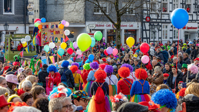 Karneval ist bunt und voll, hier in Drolshagen. // Foto: ummet-eck.de